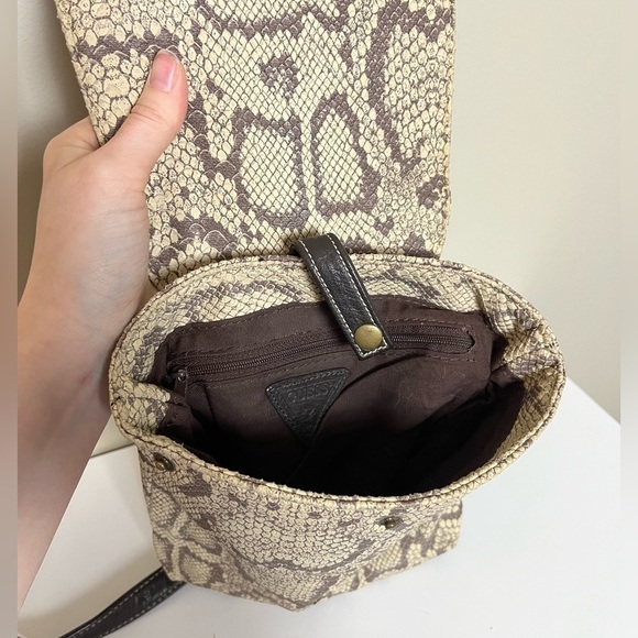 VINTAGE Guess Leather Faux Snake-Skin Purse Backpack - Picture 3 of 5